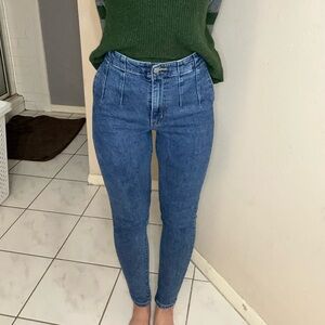 Dark Denim High Wasted Levi’s Skinny size 24